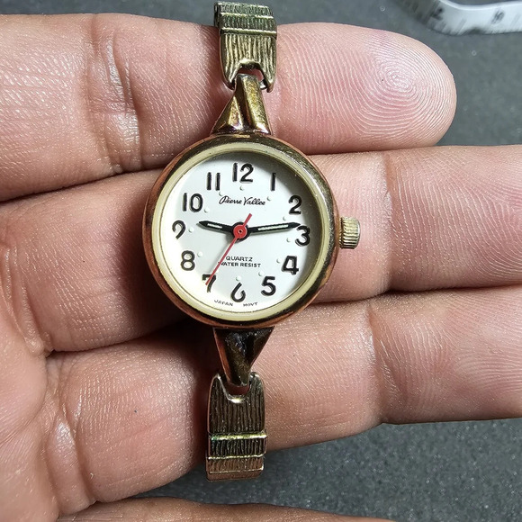 Pierre Vallee Ladies Quartz Fashion Watch WR Gold Tone Stretch Band Working show - Picture 1 of 10